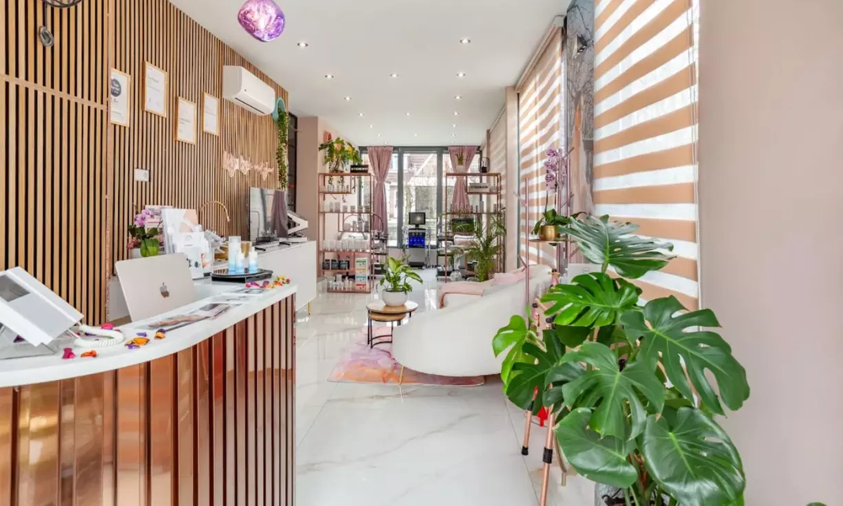 Luxe huidverbeterende behandeling naar keuze