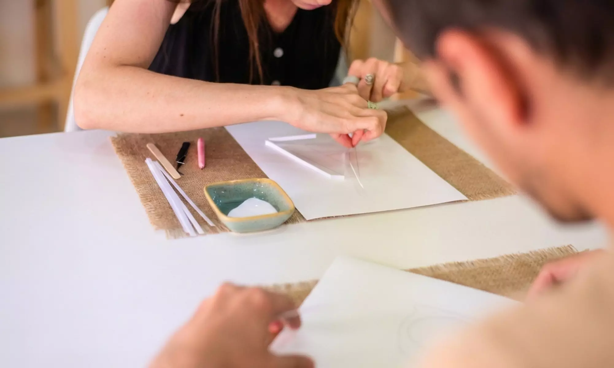 Taller de quilling de 3 horas con vino y picoteo para 1 o 2 personas