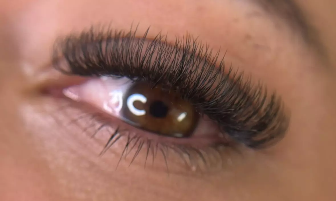 Realza tu mirada: lifting, tinte o extensiones de pestañas a elegir