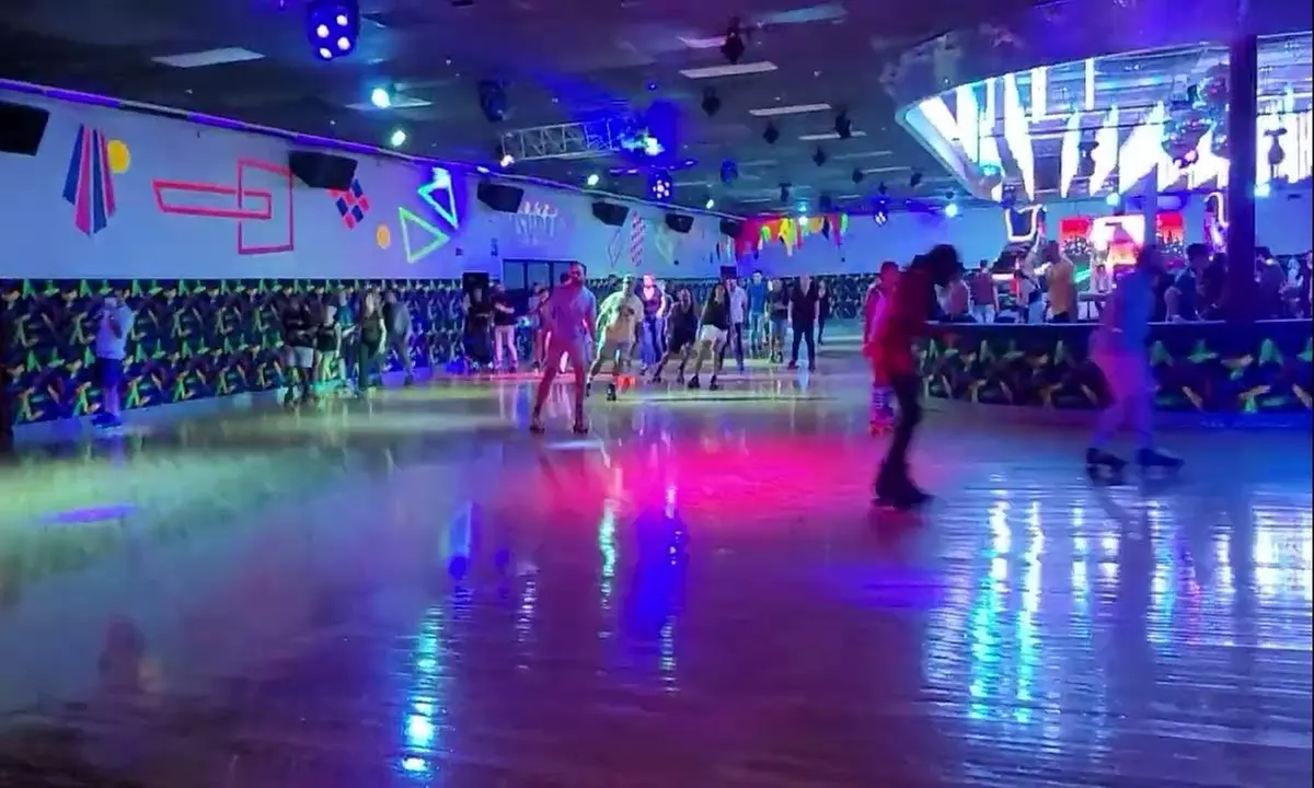 3 Hour Miami Roller Rink Adventure Including Skate Rental!