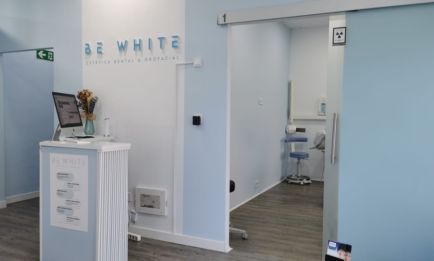 Image 9: Limpieza bucal o blanqueamiento LED con revisión, pulido y radiografía