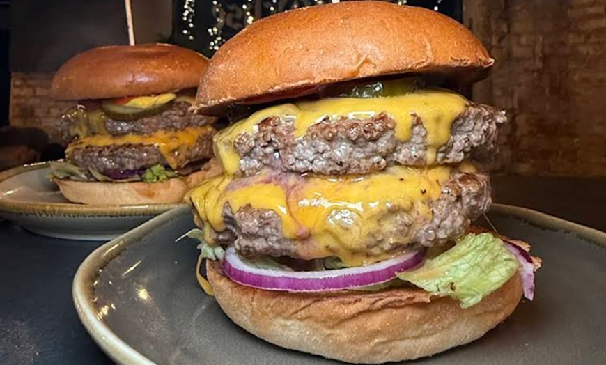 Image 1: Burger-Genuss auf einem neuen Level: 1 oder 2 Burger mit Pommes