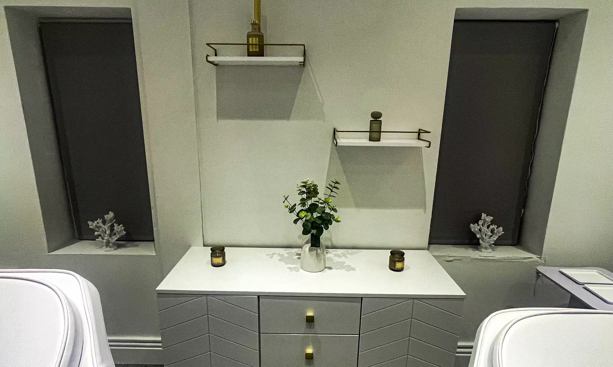 Relax with 30 or 60-Min Full Body, Back Massage or Mini Hydra Facial