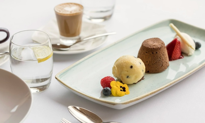 Image 6: 2 or 3-Course French Lunch or Dinner w/ Wine, Beer/Prosecco for 2 or 4