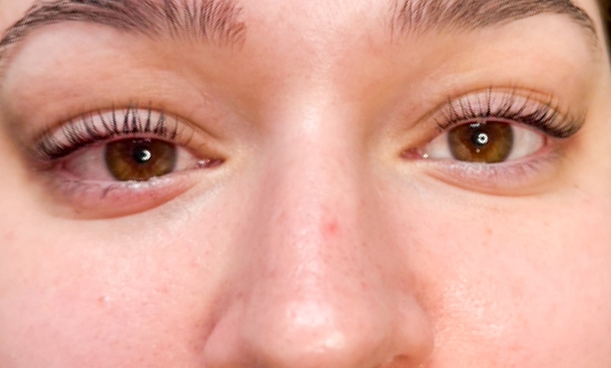 Image 7: Get Stunning Lashes with One Eyelash Lift Treatment with/without Tint