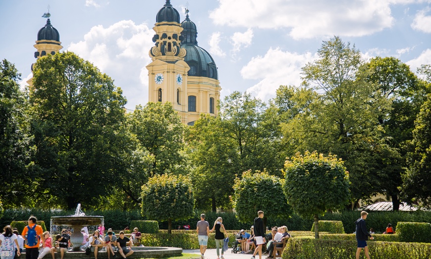 Image 3: München Bike- oder E-Bike-Tour mit Biergartenstopp für 1-2 Personen