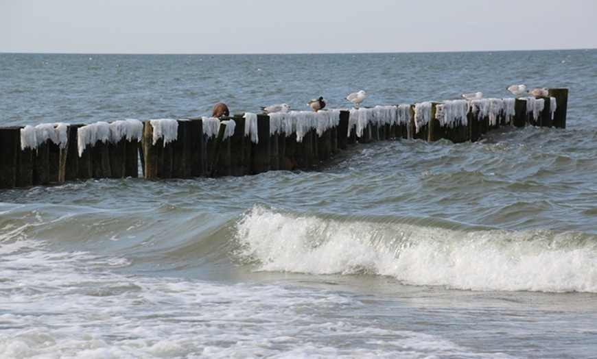 Image 10: Graal Müritz: 2-3 Nächte mit Sekt-Frühstück, 3-Gang-Menü & Kaminsauna