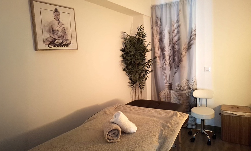 Image 4: Rituales de masaje holístico con oro, chocolate y aromas únicos