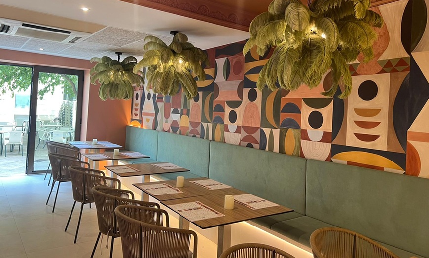 Image 6: Cata de vinos y quesos en el centro histórico de Valencia