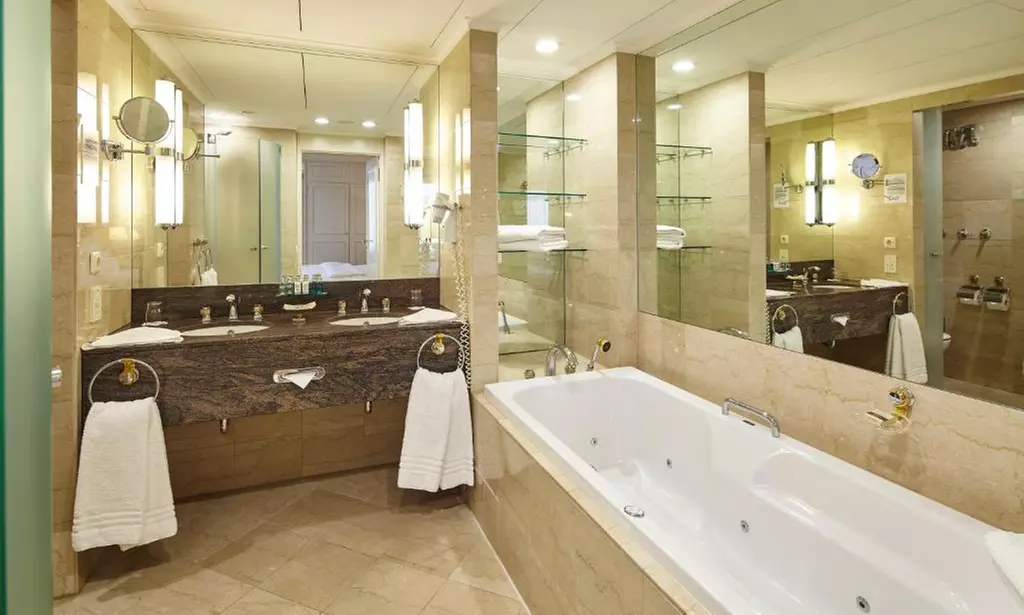 Düsseldorf: 2–3 Nächte inkl. Frühstück und Spa