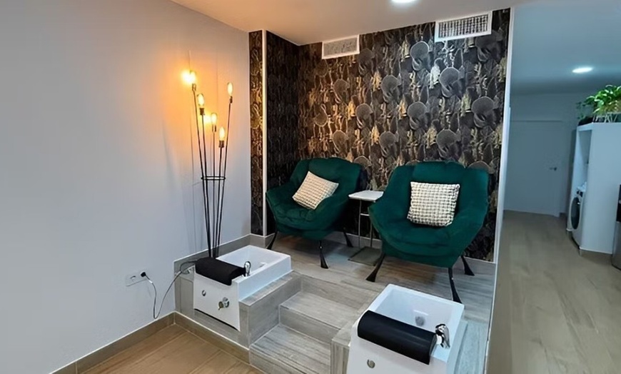 Image 3: Peluquería con lavado, masaje craneal y corte, peinado, tinte o mechas