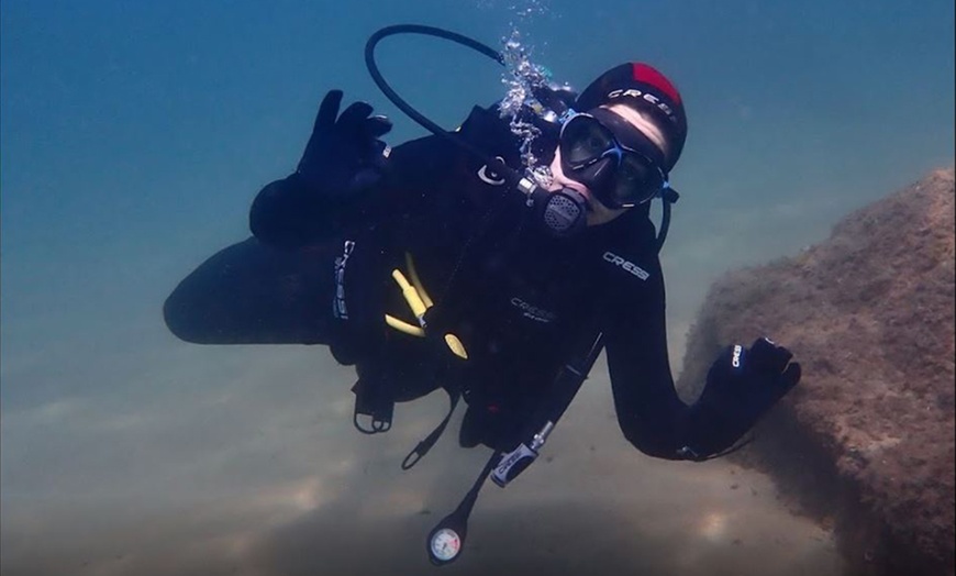 Image 5: Bautizo de buceo para 1 a 4 personas con fotos en Underwater Barcelona