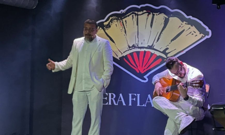 Image 2: Entrada a espectáculo flamenco en grada o mesa VIP para 1 persona