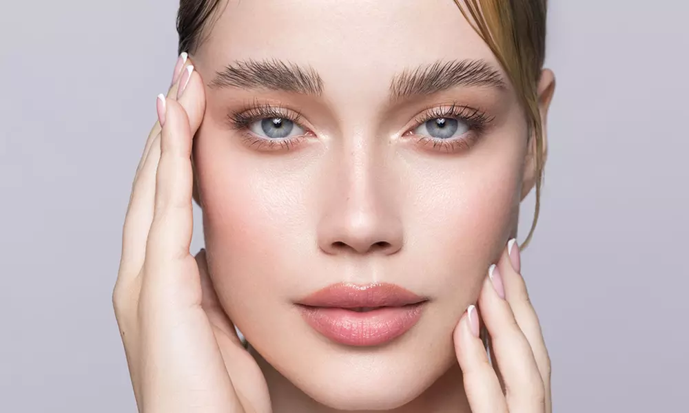 Lashlifting und / oder Browlifting mit Färben und Zupfen für 1 Person