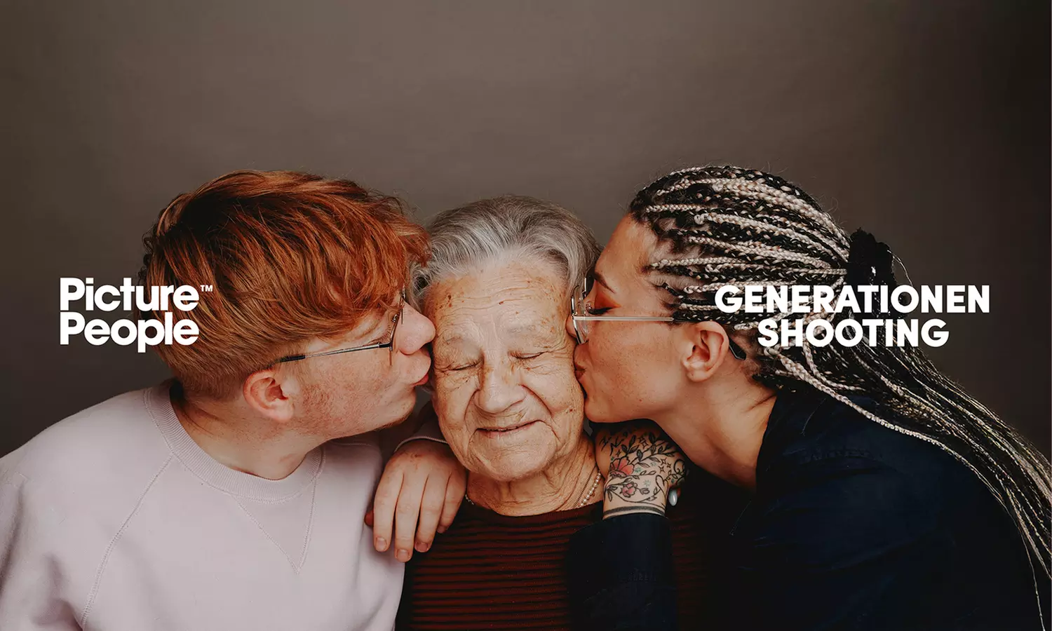 60 Min. Generationen Fotoshooting Erlebnis inkl. 2-5 Bildern + Geschenk bei PicturePeople (bis zu 77% sparen) - Primary Image