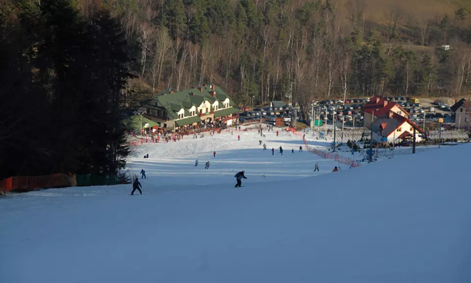 Karnet całodzienny dla 1-4 osób w sezonie wysokim w Laskowa-Ski