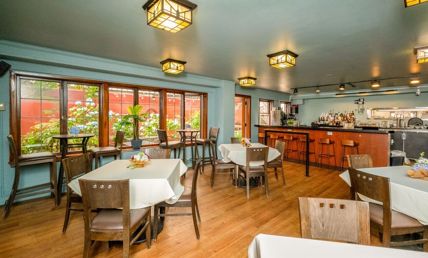 Image 11: Classic Comfort and Skyline Views in Seattle's First Hill District
