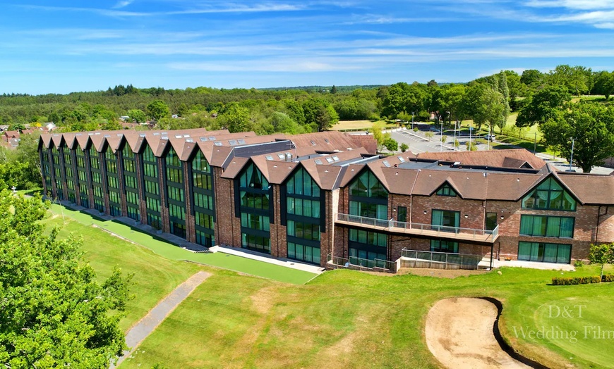 Image 1: Hampshire Countryside: Spa Stay for 2-4 with Breakfast, Dinner & More