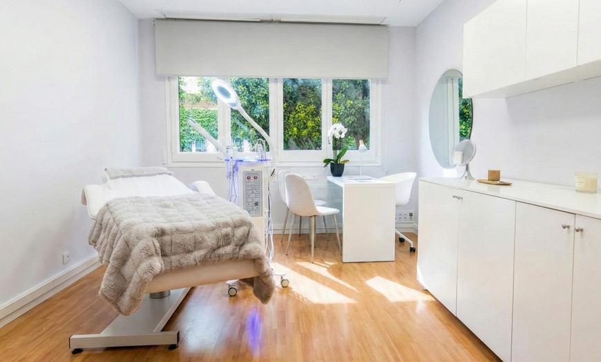 Image 8: Tratamiento reafirmante inyectado, mesoterapia y ADN 