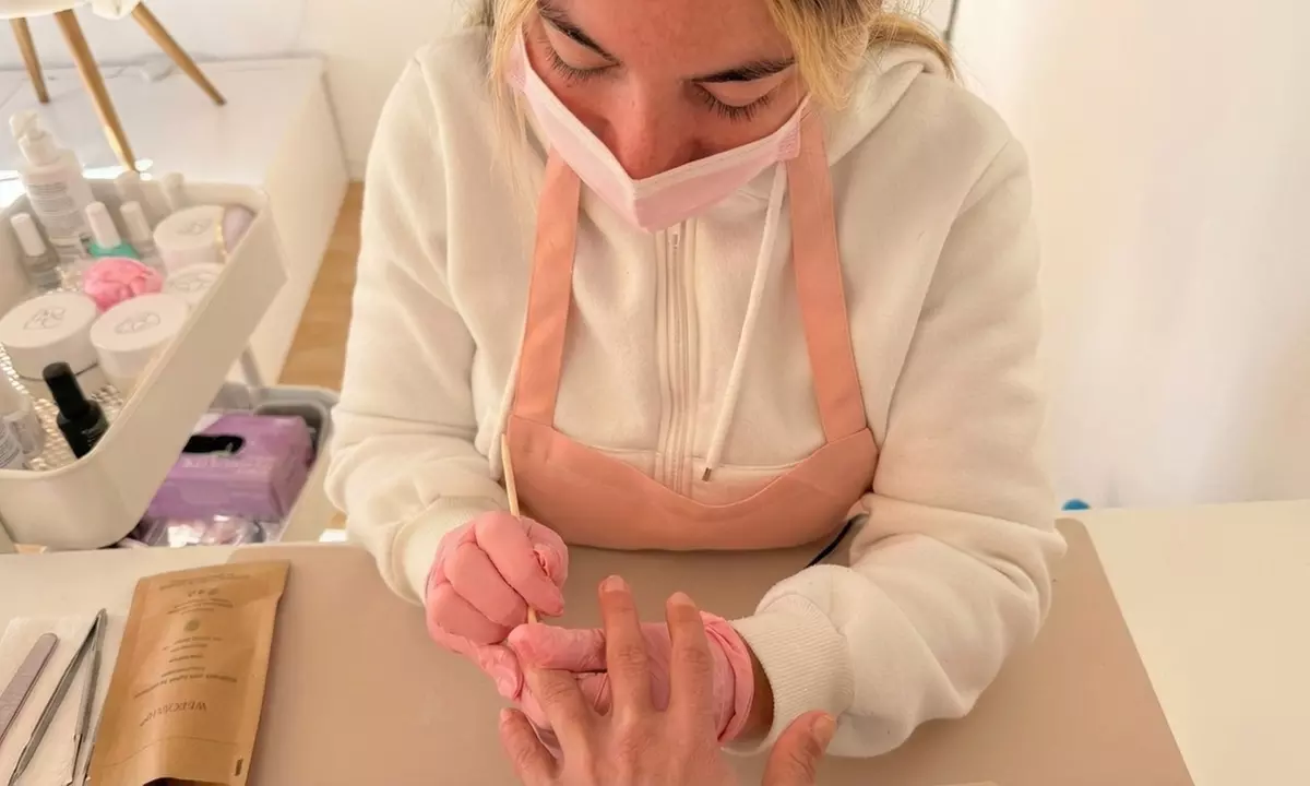 Sesión de manicura y/o pedicura semipermanente