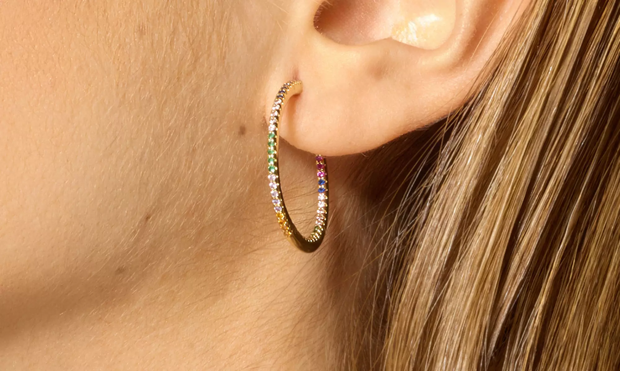 Paire de boucles d'oreilles Luxenter "Firmou" à zircons brillants, finition or jaune 18k - Primary Image