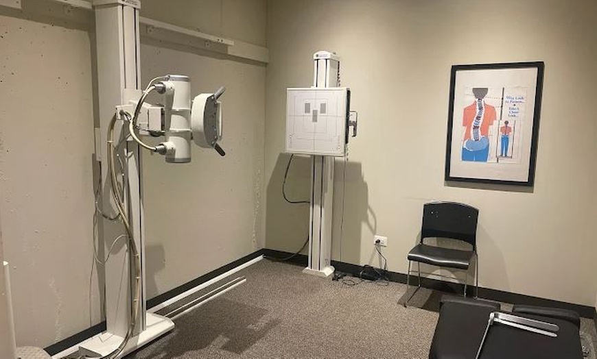 Image 5: 60-Minute Deep-Tissue Massage