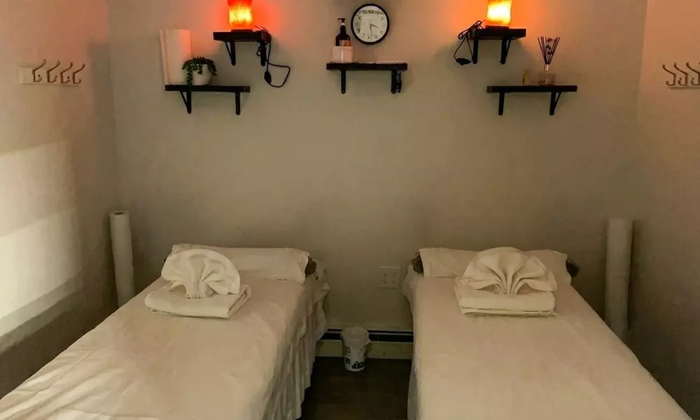 Unwind with Couples 60min Deep Tissue w/ Hot Towel & more/75min Lymphatic Drainage + Detox Oil (Up to 47% Off)