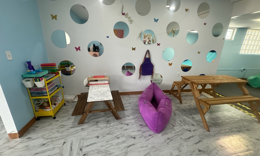 Image 2: Explore the Indoor Play Area for 1 or 2-Hours of Fun and Creativity