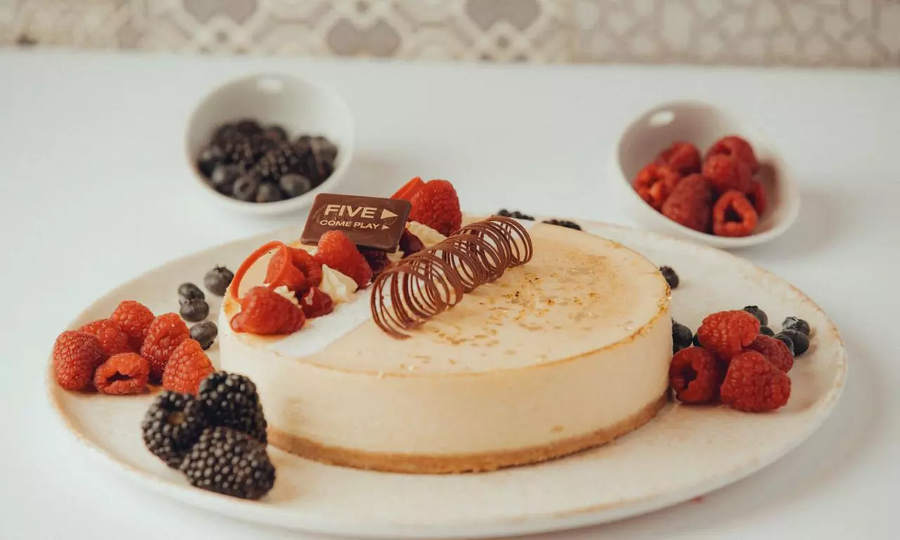 Celebrate Big with 1kg–3kg Fresh Takeaway Cakes