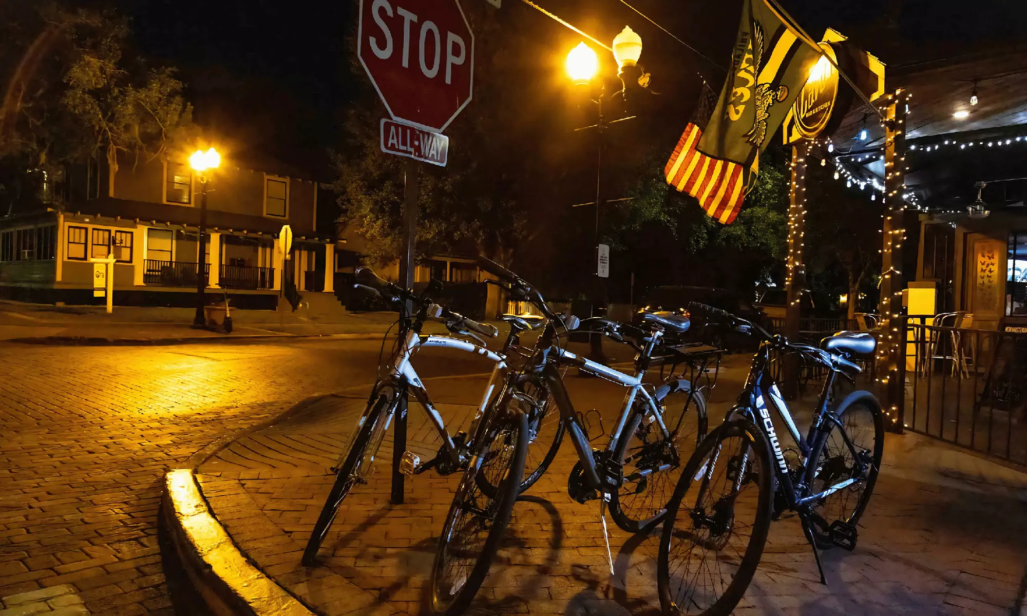 Uncover Hidden Orlando: 3-Hour Bike Tour for Up to 8 