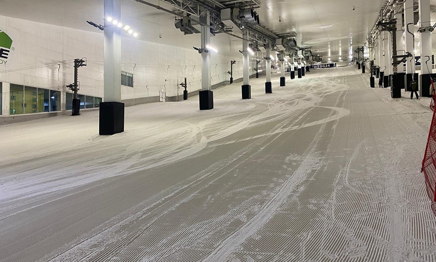 Image 3: Beginners Ski / Snowboarding Day Course with Lunch for One