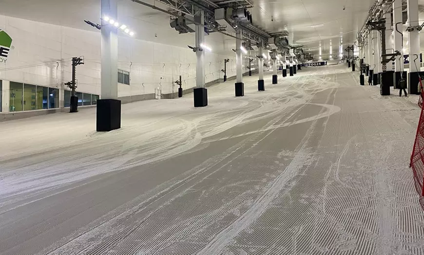 Image 3: Beginners Ski / Snowboarding Day Course with Lunch for One
