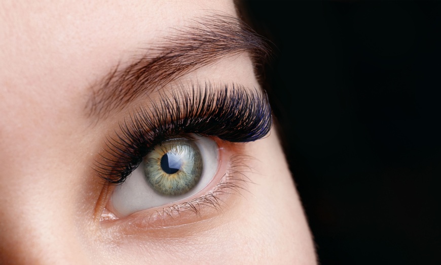 Image 2: Classic, Volume or Extreme Set of Eyelash Extensions with 2 week fill 