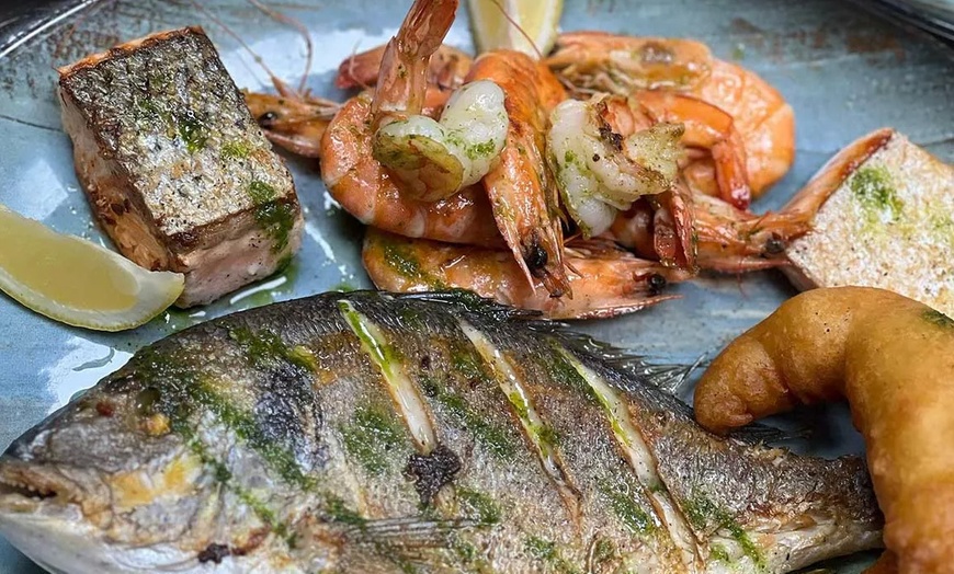 Image 4: Fischplatte für 2 oder 4 Personen mit Auswahl an tagesfrischen Fischen