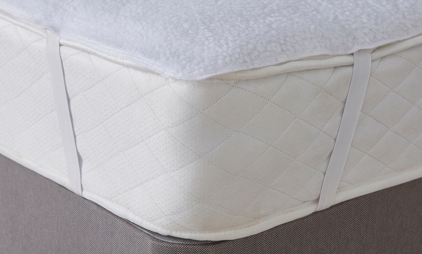 Image 3: Silentnight Mattress Protector