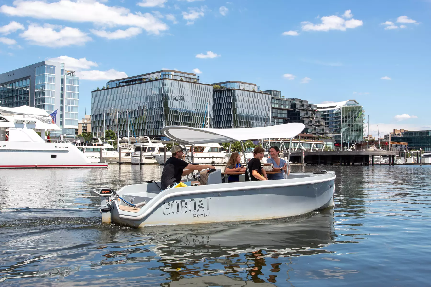 Self-Captained Electric Boat Rental -Cherry Blossom Tour, WashingtonDC