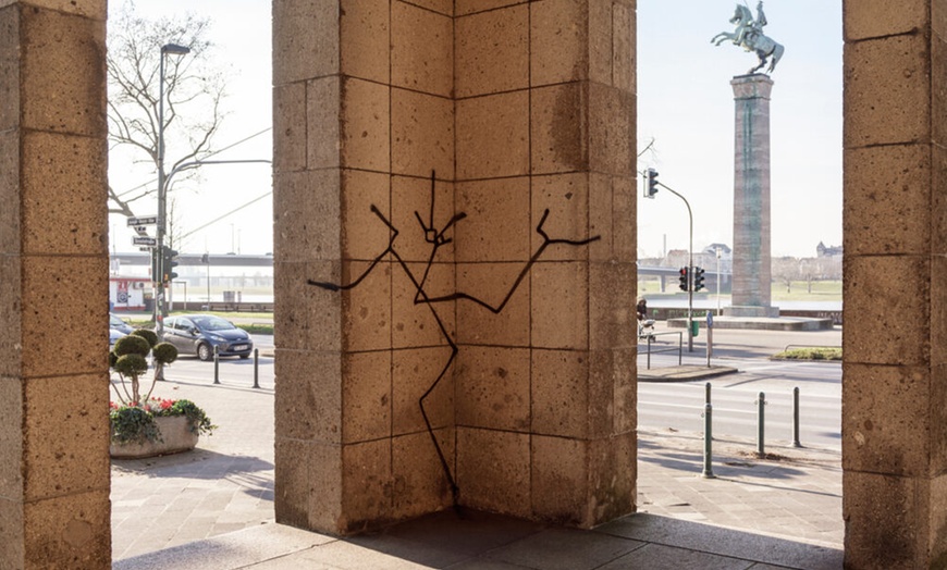 Image 3: 1,5–2 Std. Kunstgeschichten-Tour für 1–10 Personen