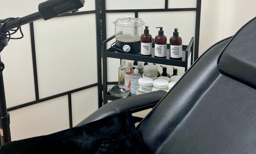 Image 3: Up to 34% Off on Facial - HydraFacial at Hagleys beauty Academy