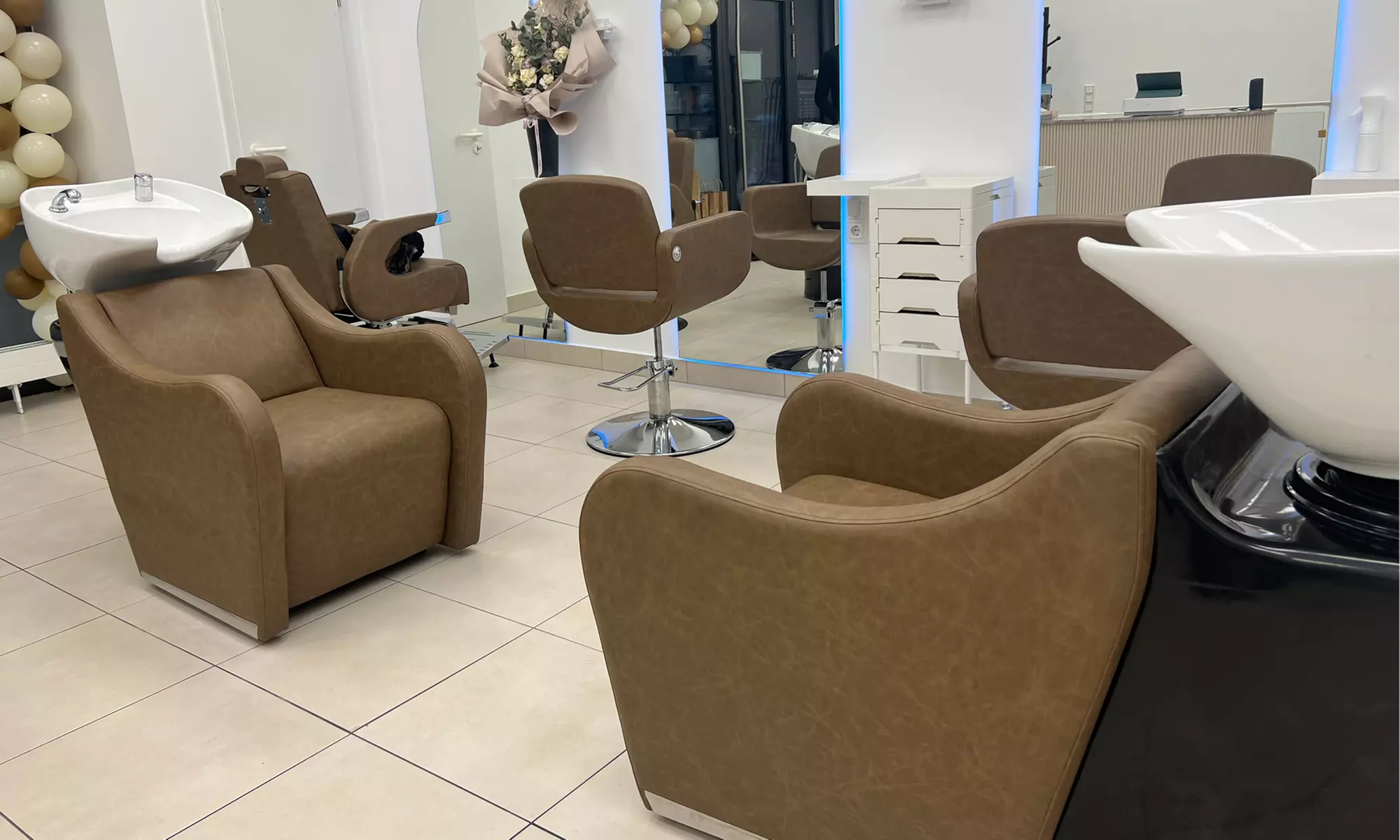 Balayage mit Glossing, Schnitt, Styling & optionaler Pflege / Olaplex