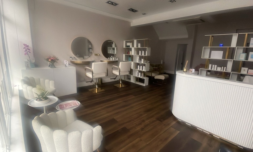 Image 6: Relax with 30 or 60-Min Full Body, Back Massage or Mini Hydra Facial 