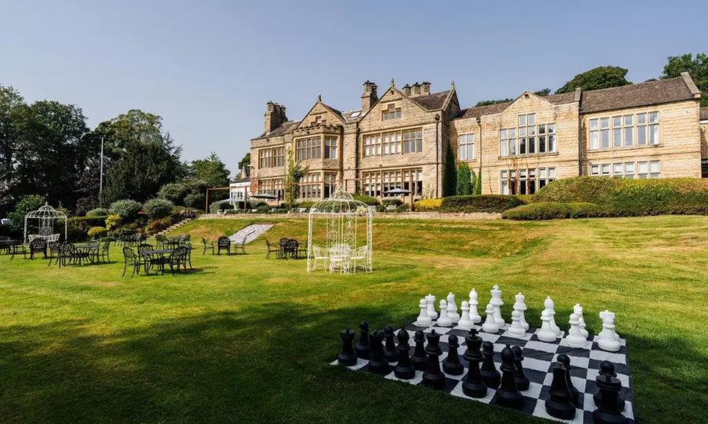 West Yorkshire: 4* Standard Double or Twin Room with Breakfast & Wi-Fi