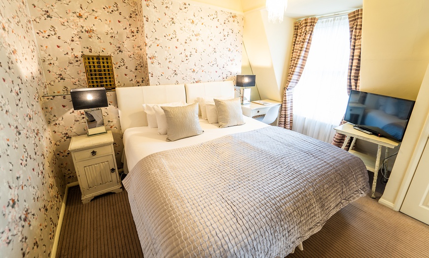 Image 2: Discover Historic Bath: 1 - 3 Night Stay with Breakfast