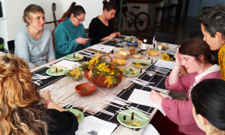 Image 5: Cata olfativa y creación artesanal de tu propio perfume para 1 o 2