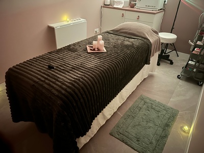 Forfait détente : soin du visage personnalisé de 60 minutes et modelage du monde au choix sur corps entier de 60 minutes - Mel Locoton Beauty