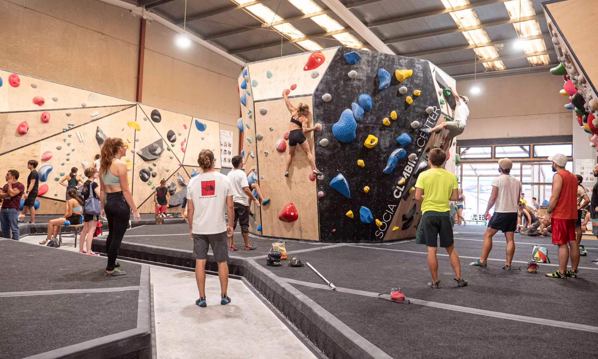 Experiencia de escalada: Entrada individual, para dos o para adulto y niño con material y hasta un 38% menos - Primary Image