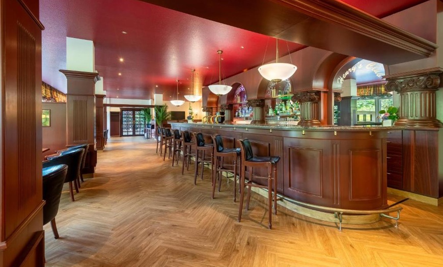 Image 9: Bei Koblenz: Superior-Doppelzimmer mit Halbpension