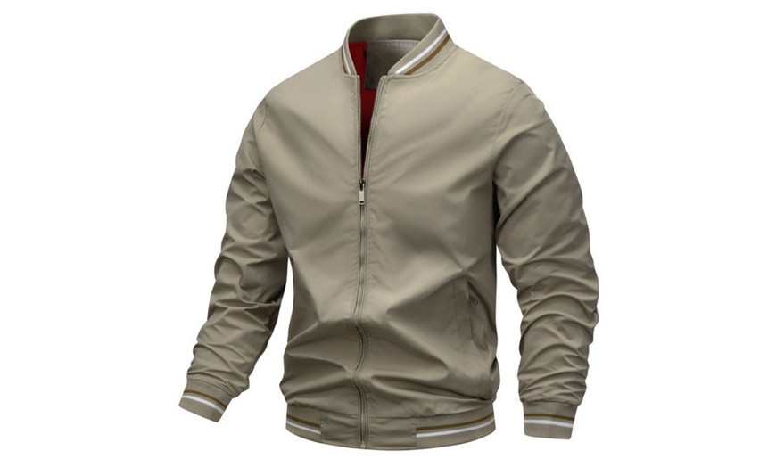 Image 2: Men's Lightweight Windbreaker Jacket, Water-Repellent & Stylish Design