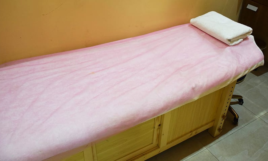 Image 2: Dr Renauld Facial, Shehnaz Facial, GG Signature Facial and More