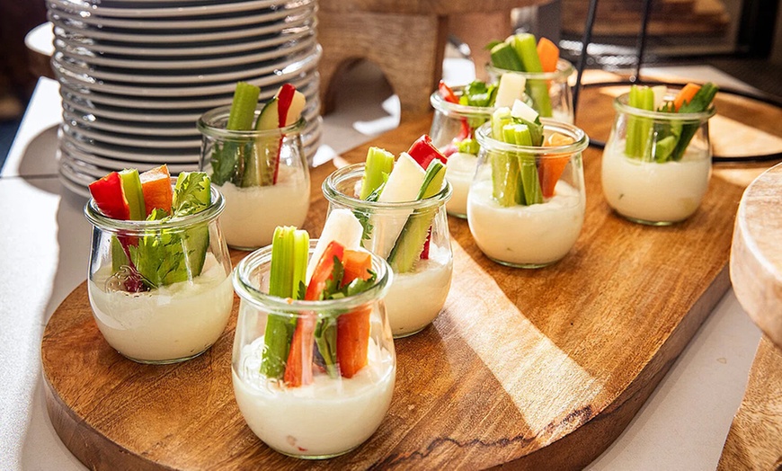 Image 1: Frühstücksbuffet inkl. 1 Glas Sekt für 2 oder 4 Personen