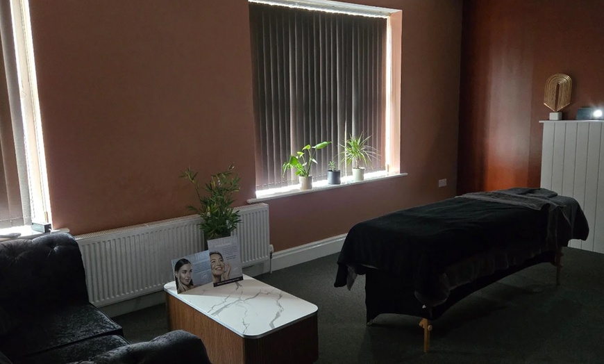 Image 6: Unwind with a 30, 60, or 90  Minute Couples Massage